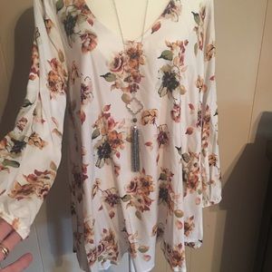 Together you and I Tops - ❤️ V- Neck Floral Boutique Tunic Top Together you and I Tops - ❤️ V- Neck Floral Boutique Tunic Top